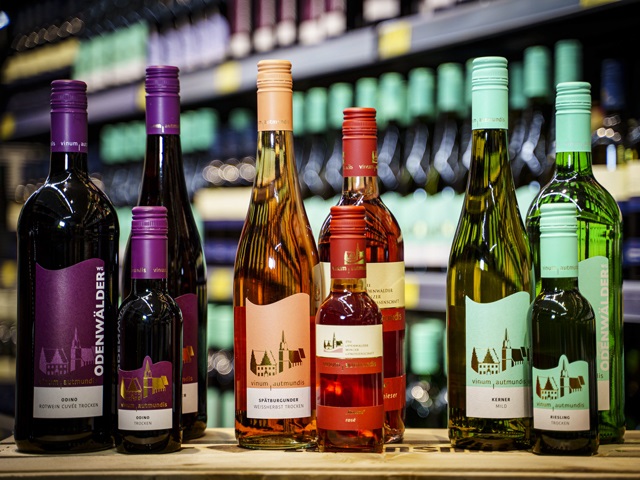 Diverse Flaschen Wein