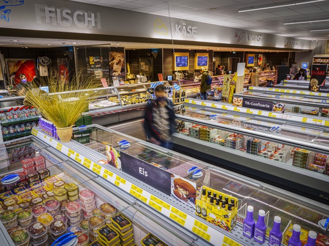 Gänge mit Gefriertruhen