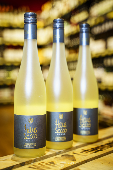Mehrere Flaschen Haussecco