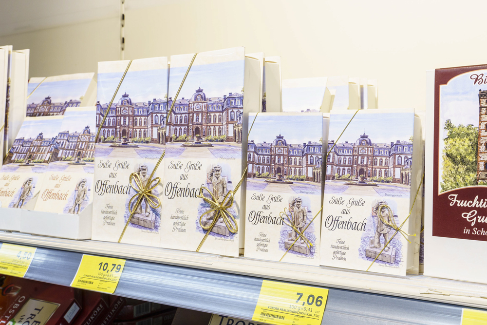 Pralinen im Regal